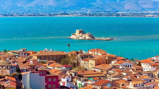 griekenland_peloponnesos_nafplion_uitzicht op Bourtzi burcht_eilandje_shutterstock