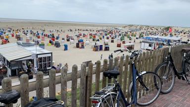 Duitsland_Borkum_Fietsrondreis Groningen_Borkum_strandhuisjes