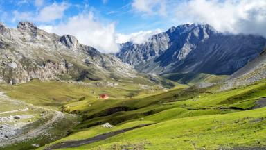 spanje_asturië_picos-de-europa_bergen_bergketen_cantabrisch-gebergte_natuur_hike_shutterstock (2)