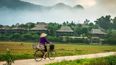 vietnam_mai-chau_fiets_dorp_rijstvelden_locals_gebergte