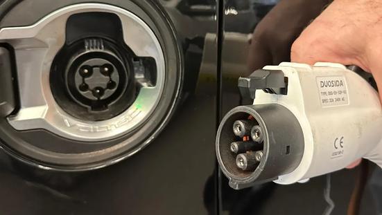 Type 1-laadstekker met vijf contactpunten