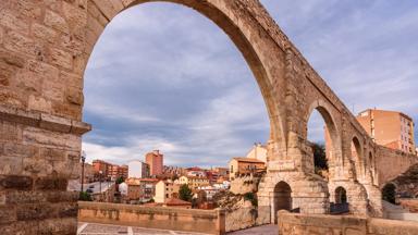 spanje_valencia_teruel_los arcos aquaduct_shutterstock_2241452897