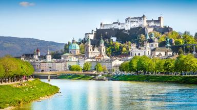 oostenrijk_salzburgerland_salzburg_fort-hohensalzburg_rivier-salzach_shutterstock_188552936