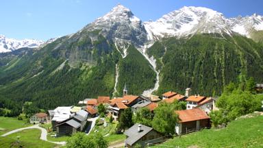 zwitserland_graubunden_bergun_berglandschap_dorp_shutterstock_20441611_.jpg