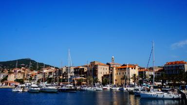 frankrijk_corsica_propriano_haven_boten_GettyImages-608039544