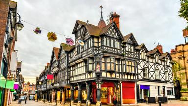 engeland_cheshire_chester_vakwerkhuizen_tudor_winkelstraat_shutterstock