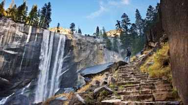 Verenigde Staten_California_Yosemite National Park_waterval-trap-man