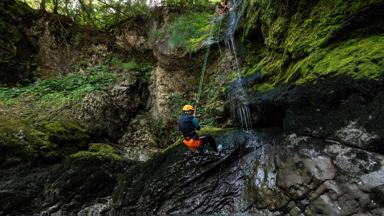 camping_slovenie_julische_alpen_camping_radovljica_buffel_outdoor_activiteit_canyoning_kind3_copyright_floris_heuer