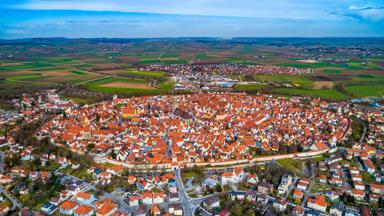 duitsland_beieren_nordlingen_luchtfoto_stadsmuur_ronde-stad_GettyImages-1024558570