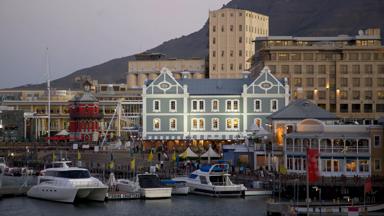 zuid-afrika_west-kaap_kaapstad_VA-Waterfront_schemering_shutterstock-64074124