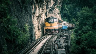 thailand_kanchanaburi_brug-rivier-kwai_trein_spoorwegovergang_1_b.jpg