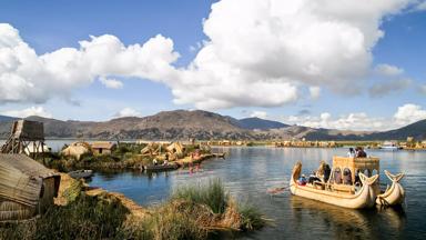 Peru, Titicacameer, Uros eilanden - GettyImages-525493981