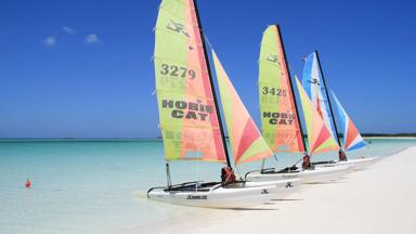 cuba_matanzas_varadero_playa-azul_catamarans_waterlijn_strand_blauwe-zee