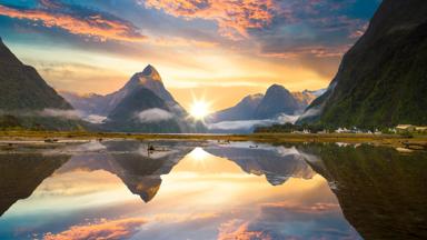 Nieuw-Zeeland-Milford-Sound-Fjord-GettyImages-991837920