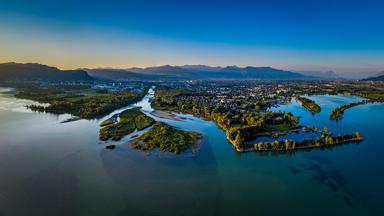 Luchtfoto over de Bodensee bij Bregenz 1