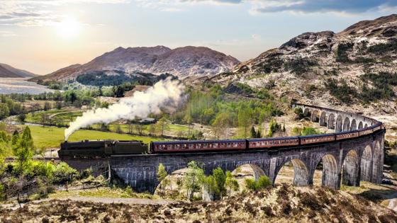 schotland_highland_glenfinnan_stoomtrein_west-coast-railway_harry-potter_shutterstock_472652377