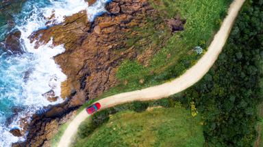 italie_kustweg_auto_luchtfoto_GettyImages-1290666011