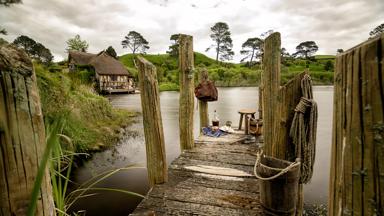 nieuw-zeeland_noordereiland_matamata_hobbiton-movie-set_steiger_meer_hutje_pixabay