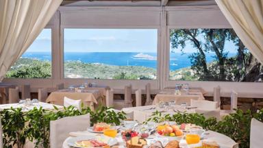 Italië_Hotel_Sardinië_Olbia_Hotel_ Rocca Sarde_sfeer restaurant zwembad_a (6)