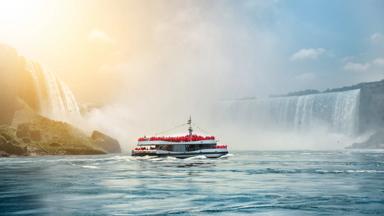 canada_ontario_niagara-waterval_boottocht_boot_shutterstock-542019610