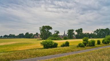 duitsland_noordrijn-westfalen_zons_dorp_groen-landschap_uitzicht_rijn_getty