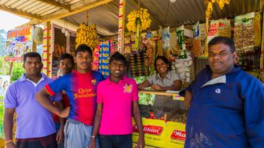 sri lanka_algemeen_mensen_man_straatbeeld_winkel_o