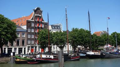 nederland_zuid-holland_dordrecht_pakhuizen_kade_schepen_oud-hollands_pixabay