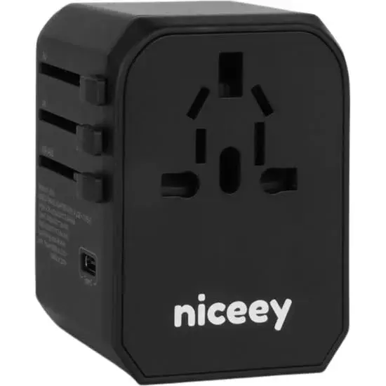 Universele wereldstekker met USB-poorten