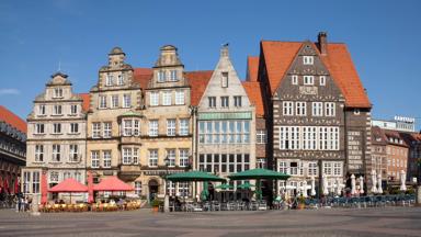 duitsland_noord-duitsland_bremen_marktplein_vooraanzicht_terras_huizenrij_getty