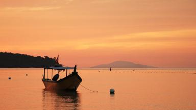 maleisie_langkawi_bootje_zonsondergang_w