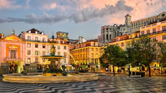 portugal_estremadura_lissabon_baixa_rossio-plein_fontein_shutterstock