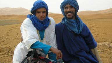 marokko_erg-chebbi-woestijn_merzouga_mannen_bedoeine_w