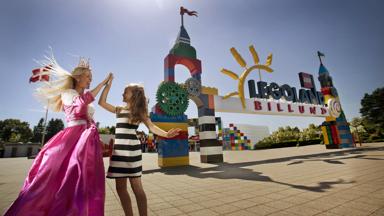 denemarken_billund_legoland_entree_prinses_meisje_weinig-mensen