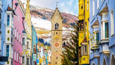 italie_bolzano_dom_huizen-kleur-berg-sneeuw_shutterstock