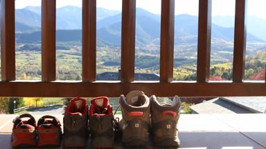 hotel_spanje_pyreneeen_prullans_cerdanya ecoresort_familiekamer duplex cadi_balkon en uitzicht_hotel