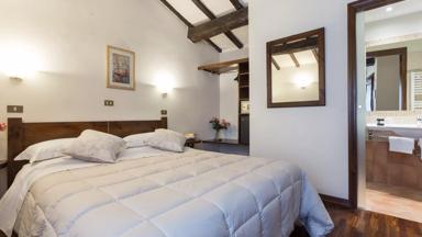 Italië_Loc._Collepepe_Collazzonne_Abbazia_Collemedio_Resort_Hotelkamer_Classic