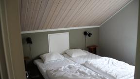 vakantiepark_zweden_midden-zweden_fredriksberg_safsen-resort_vijfkamerwoning-slaapkamer1_h