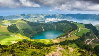 portugal_azoren_sete-cidades_meer_shutterstock_254083921
