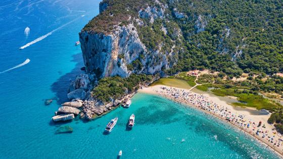 italie_sardinie_ Gulf of Orose_luchtfoto_GettyImages-1189201859