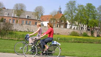 Fietsen in Nederland. De LingerouteArchief lingeroute