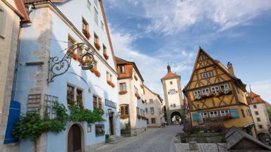 duitsland_beieren_rothenburg-ob-der-tauer_vakwerkhuizen_poort_toren_GettyImages-157372922