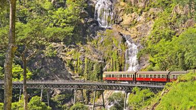 australie_kuranda_treinspoor_trein_natuur_rails_waterval_natuur_shutterstock