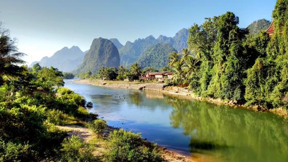 laos_vientiane_vang-vieng_nam-song-rivier_karstgebergte_huisjes_shutterstock