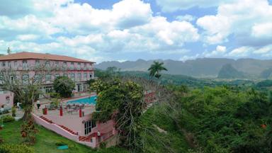 hotel_cuba_vinales_hotel-los-jazmines_overzicht2