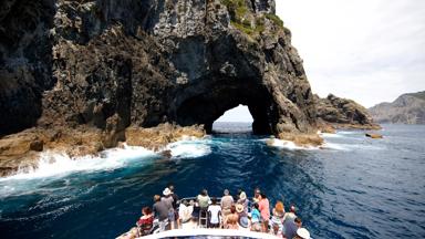 nieuw-zeeland_paihia_hole in the rock cruise_b