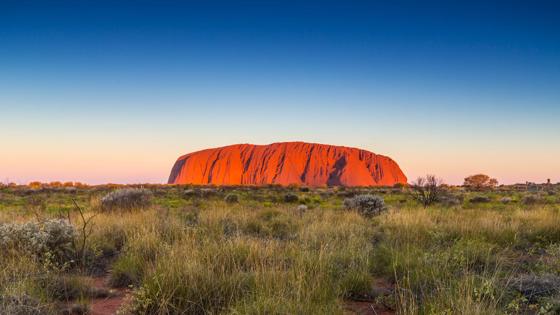 australie_noordelijk-territorium_ayers-rock_uluru_zonsondergang-overzicht rots_b