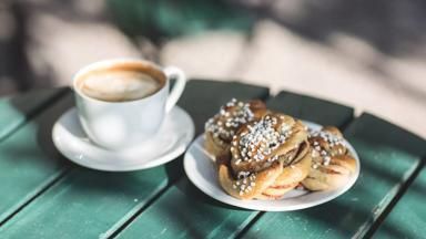 zweden_algemeen_fika_kaneelbroodje_kanelbülle_koffie