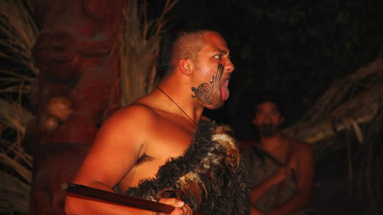 nieuw-zeeland_rotorua_maori_haka_dans_show_f.jpg