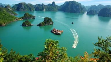 vietnam_halong bay_baai_overzicht_boot_b (1)