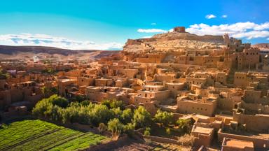 marokko_draa-tafilalet_ait-ben-haddou_overzicht-dorp_uitzicht_heuvels_b